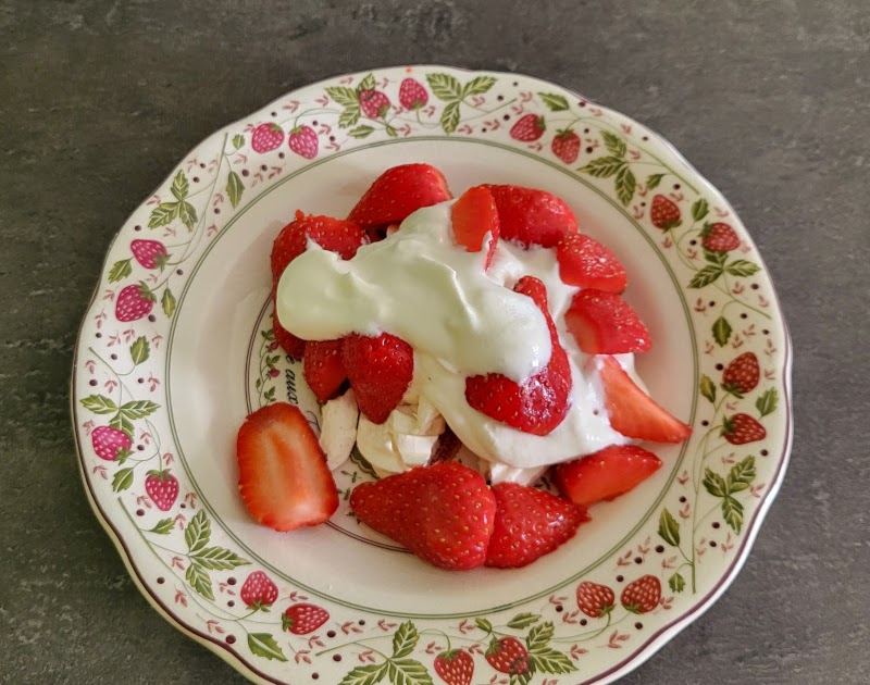 Fraises, meringue et crème fouettée