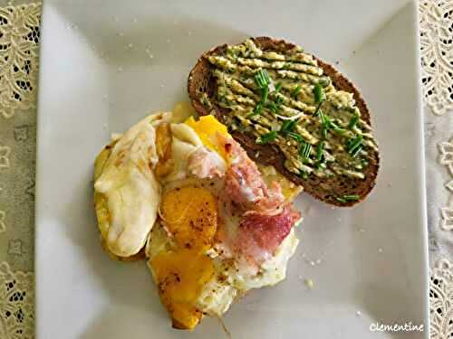 Œufs, pommes de terre et speck