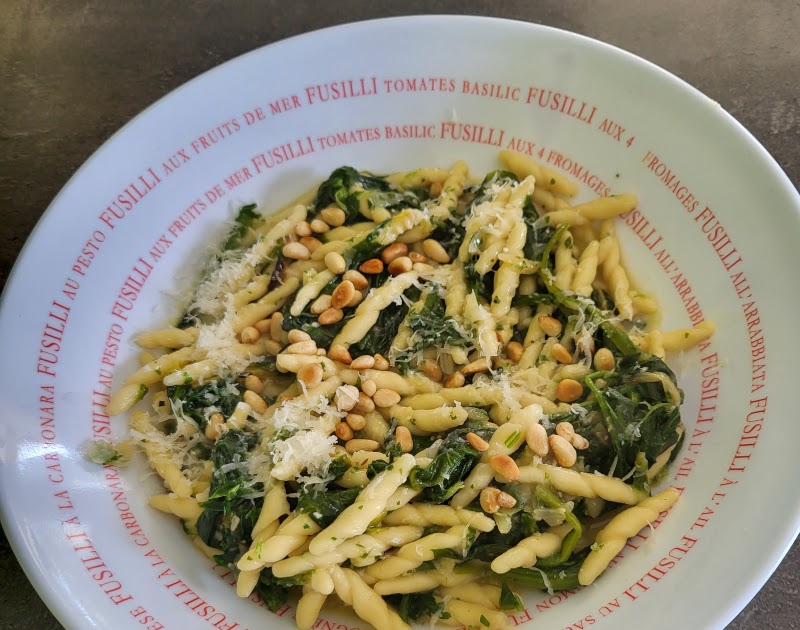 Trofie aux épinards, miso et pesto de Yotam Ottolenghi