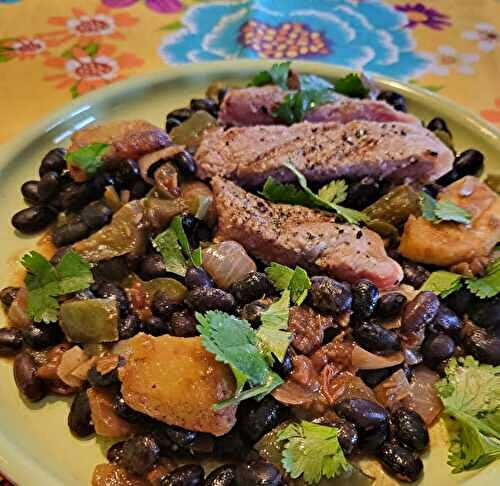 Bœuf aux haricots noirs et aux bananes plantains