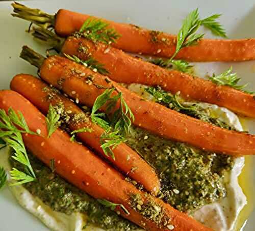 Carottes rôties, salsa verde de fanes, yaourt à l’ail confit de Fabrice Mignot