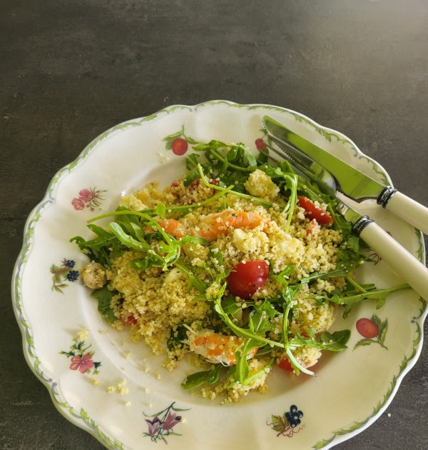 Salade de couscous aux tomates cerises et pesto