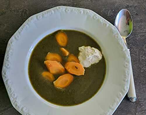 Soupe de fanes de carottes