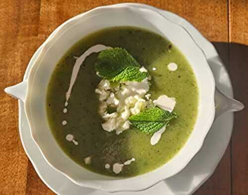 Soupe froide de courgettes, feta et menthe