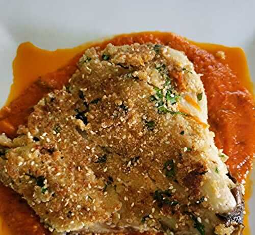 Escalope d'aubergine croustillante en sauce tomate
