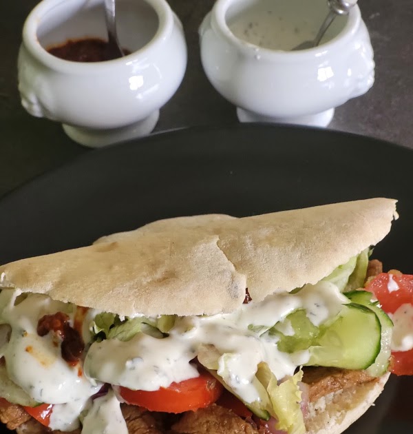 Pain pita au shawarma