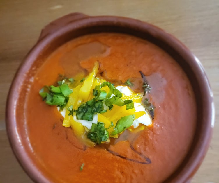 Soupe de tomates à la burrata