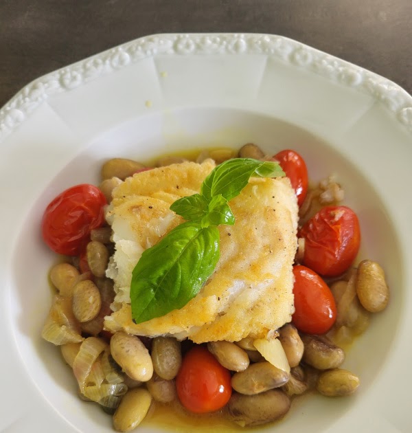 Dos de cabillaud, cannellini et tomates cerises