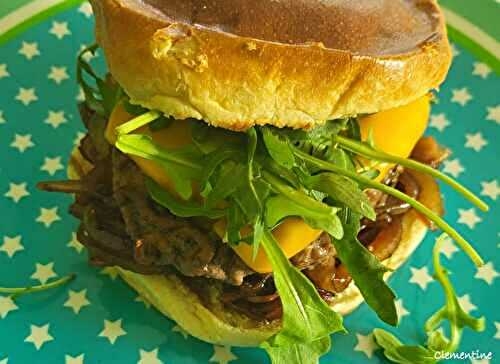 Hamburger à la fondue d'oignons