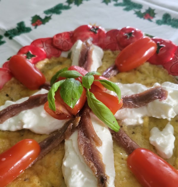 Omelette avec burrata, anchois et tomates