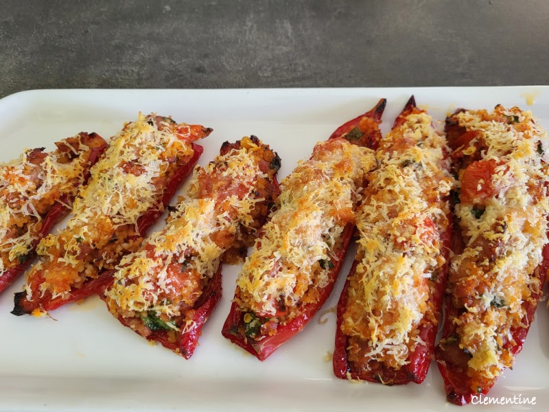 Poivrons rouges pointus farcis