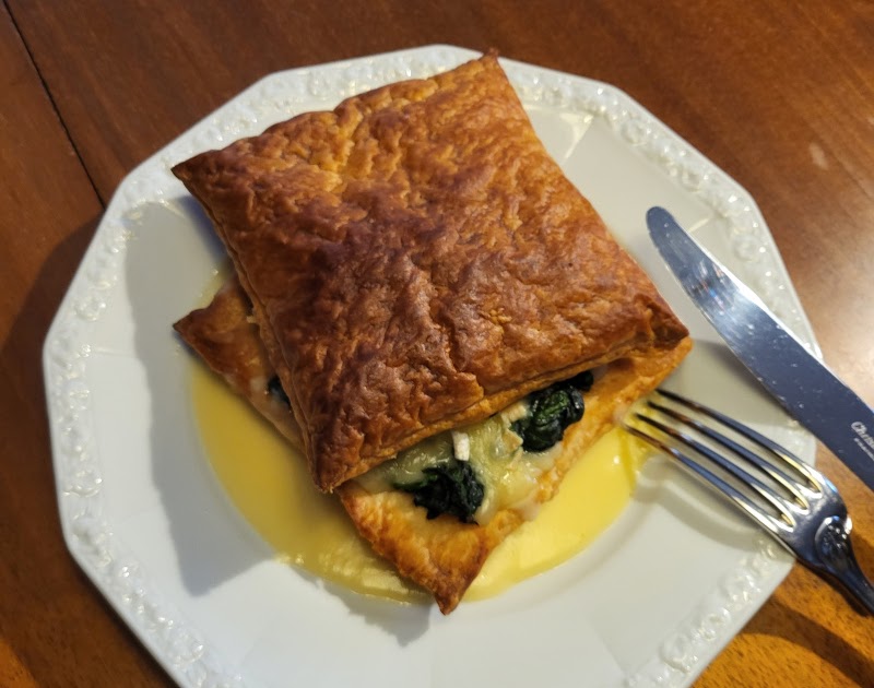 Feuilleté d'épinards et dés de Pont-L'Evêque
