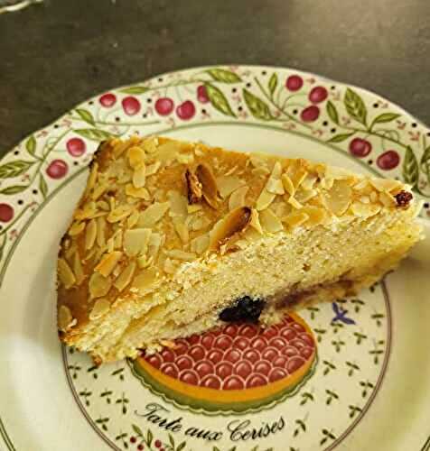 Gâteau fondant aux amandes et cerises noires de Cyril Lignac