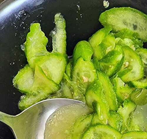 Salade de concombres piquante