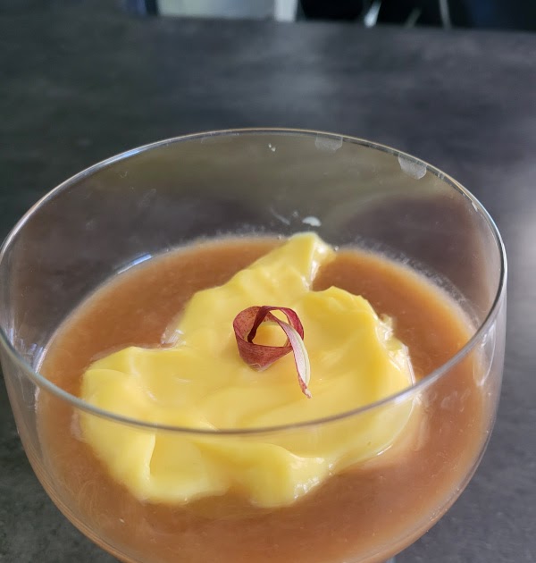 Compote de rhubarbe avec crème à l'advocaat