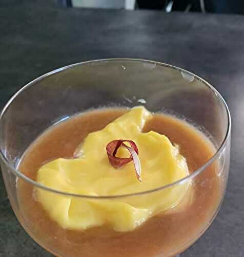 Compote de rhubarbe avec crème à l'advocaat