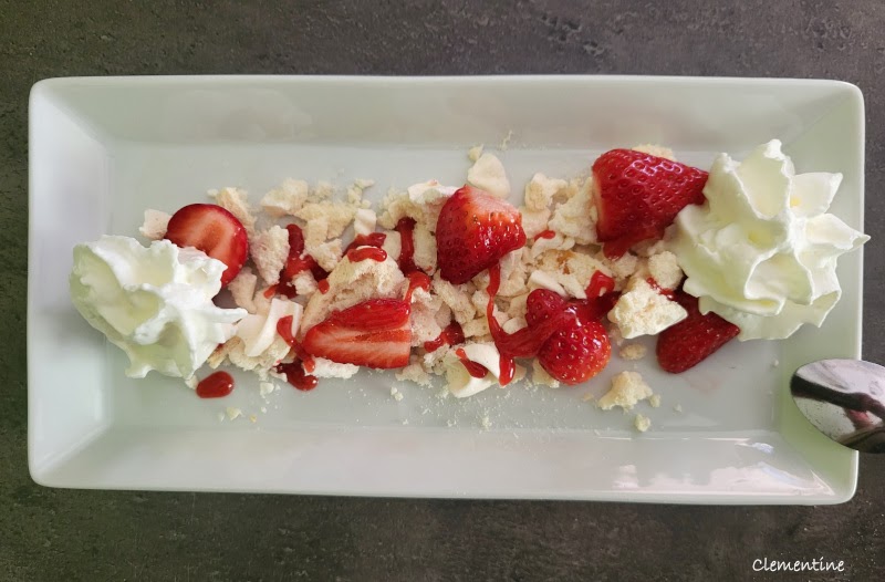 Pavlova aux fraises déstructurée