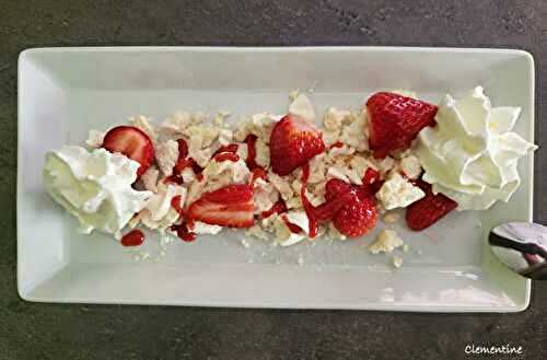 Pavlova aux fraises déstructurée
