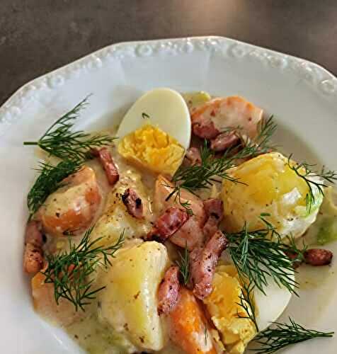 Ragoût d'œufs à la moutarde avec du lard croustillant