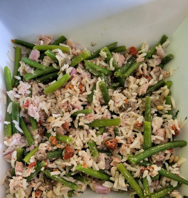 Salade de riz au thon et aneth