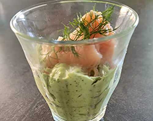Verrine de mousse d'avocat et saumon fumé