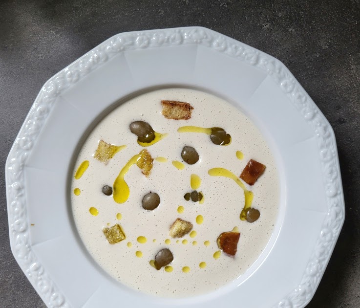 Ajo blanco - Soupe froide espagnole à l'ail et aux amandes