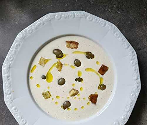 Ajo blanco - Soupe froide espagnole à l'ail et aux amandes