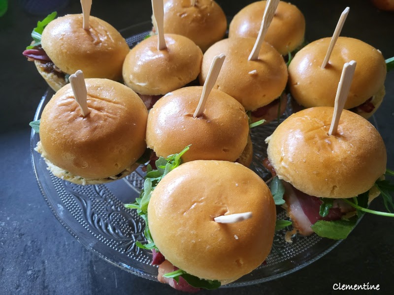 Mini - burgers au fromage de chèvre et magret de canard