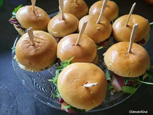 Mini - burgers au fromage de chèvre et magret de canard