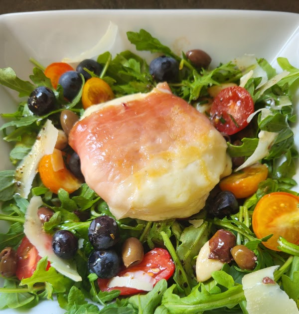 Salade de roquette avec Tomino allo speck