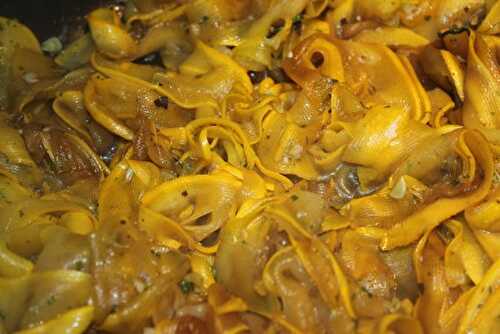 Rubans de courgettes jaunes au curry