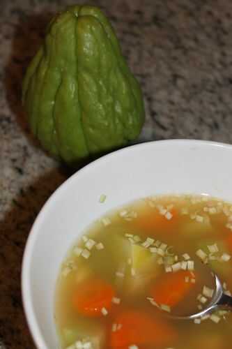 Soupe de chayotte à la citronnelle