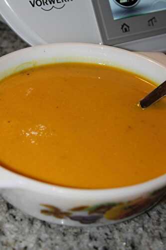 Velouté de courge butternut au curcuma