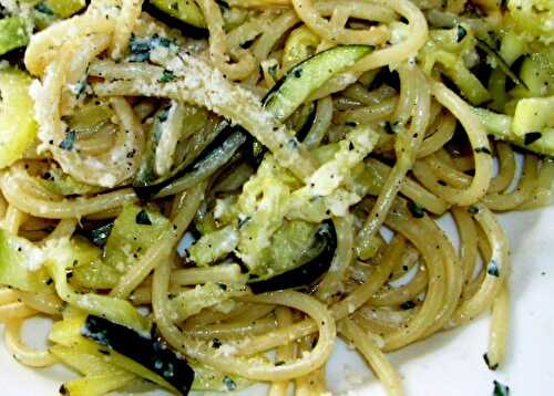 Spaghetti aux courgettes et pesto