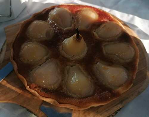 Tarte Bourdaloue aux poires pochées au thé.