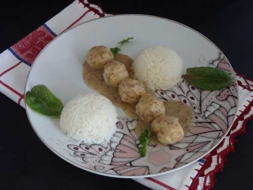 Boulettes de poulet au jambon, sauce moutarde