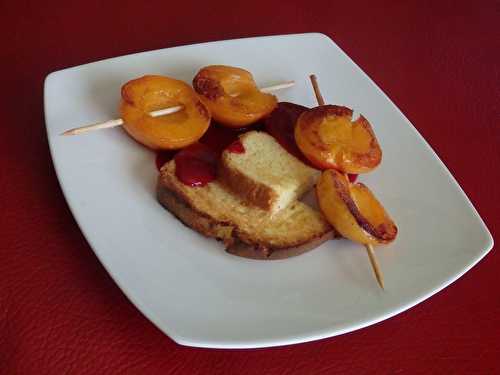 Brochette d’abricots et sa brioche tiède