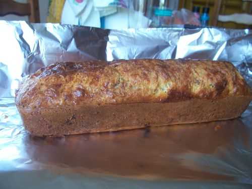 Cake au chèvre, noix et raisins secs