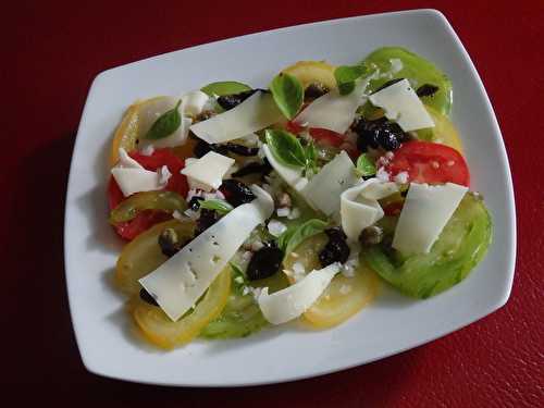 Carpaccio de tomates anciennes et fromage basque