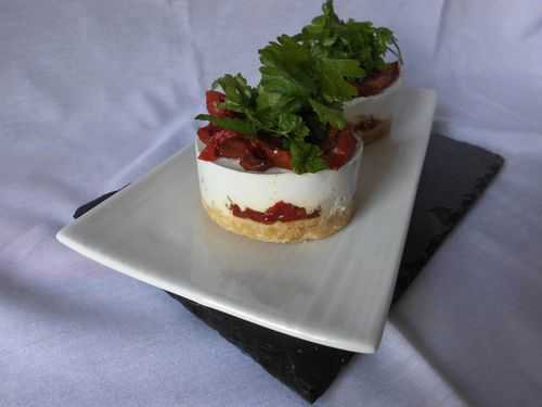 Cheesecake au chèvre frais et à la tomate