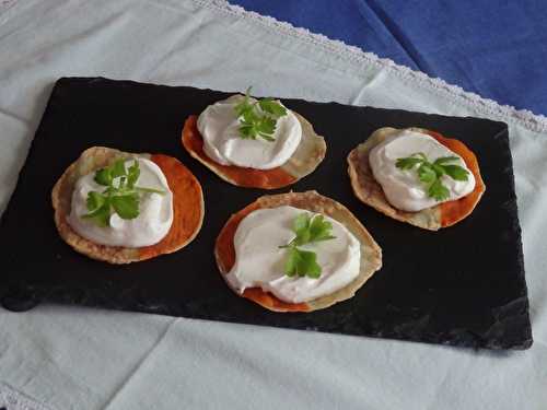 Chips de surimi en toasts au chèvre