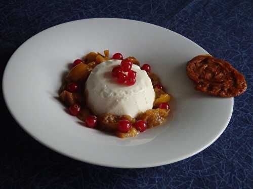 Compotée de mirabelles au pineau, mousse de fromage blanc et arlette