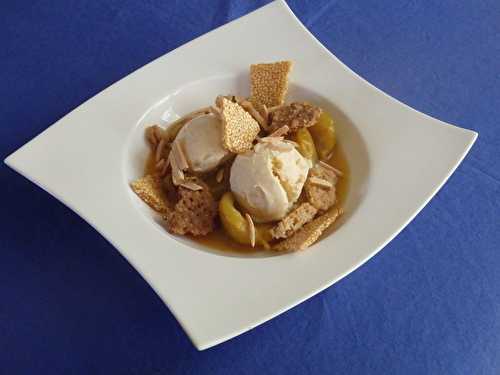 Compotée de prunes Reine-claude, crumble, glace à la vanille et nougatine