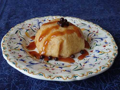 Dôme de crêpe à la compotée de pommes, sauce caramel au beurre salé