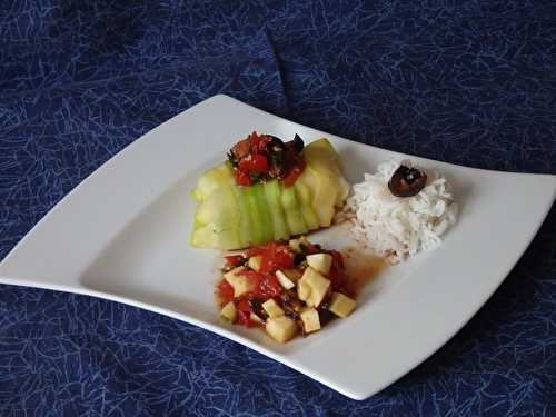 Dos de cabillaud en papillote de courgette à la concassée de tomates cerises et aux olives