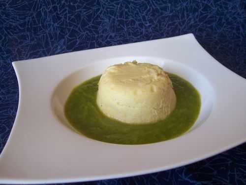 Flans de poireaux sur mousse verte