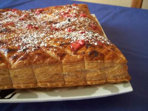 Galette des rois, crème d'amandes et éclats de pralines roses