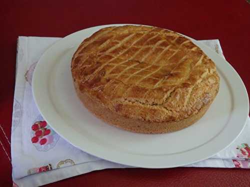 Gâteau basque à  la confiture de cerises noires