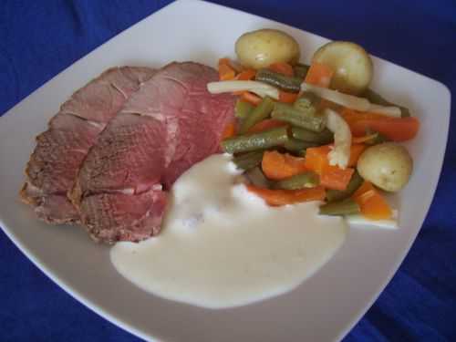 Gigot d'agneau à la crème d'ail