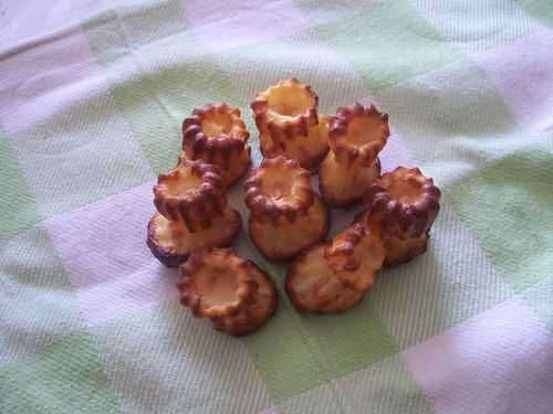 Mini cannelés au Maroilles